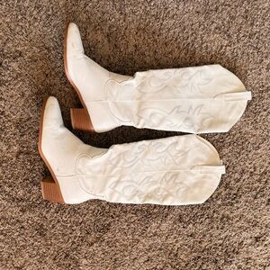 Stylish White Western Boots